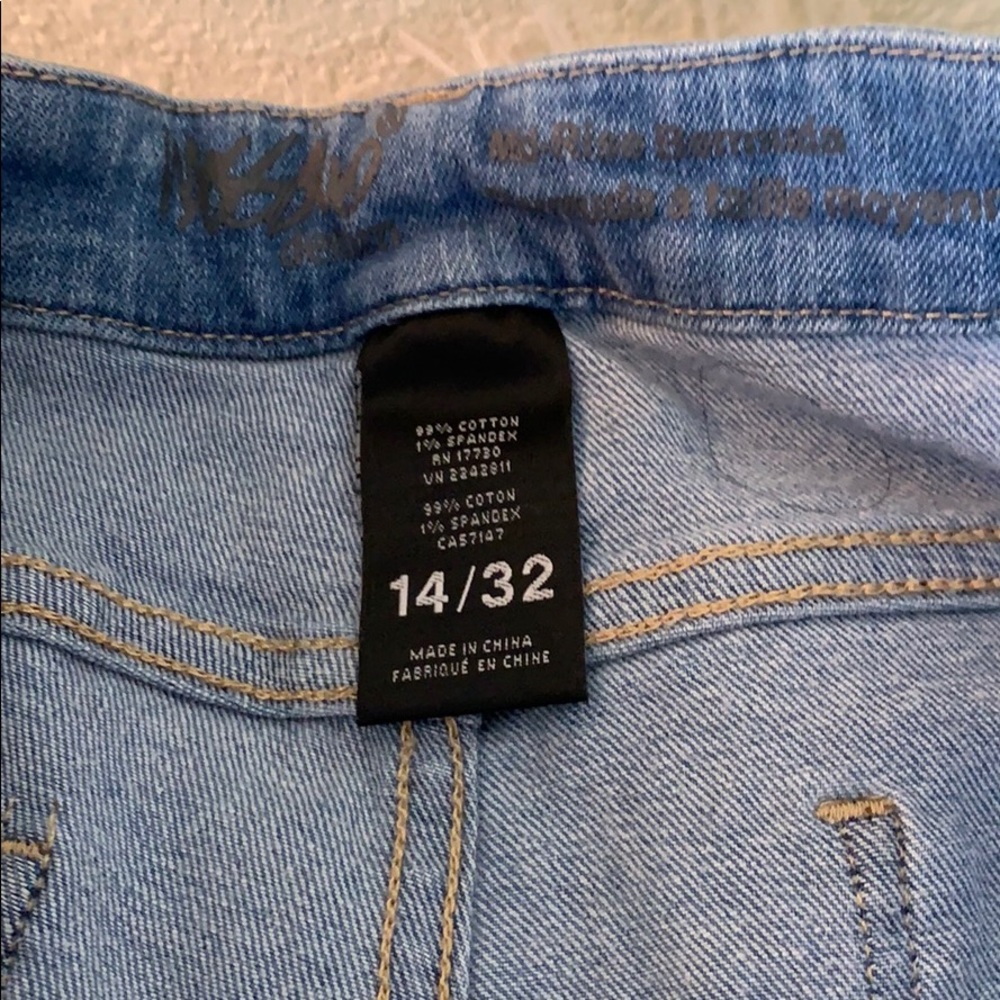 Shorts - Picture 3 of 4